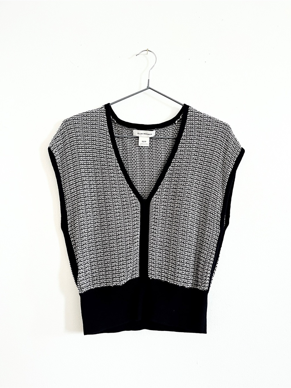 Club Monaco Black&White Knit Top